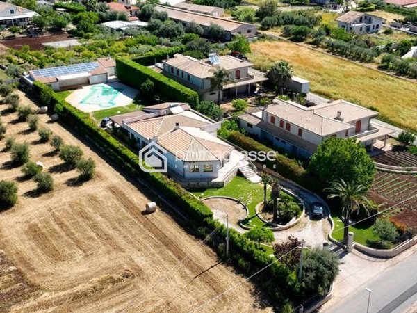 casa indipendente in vendita a Modica