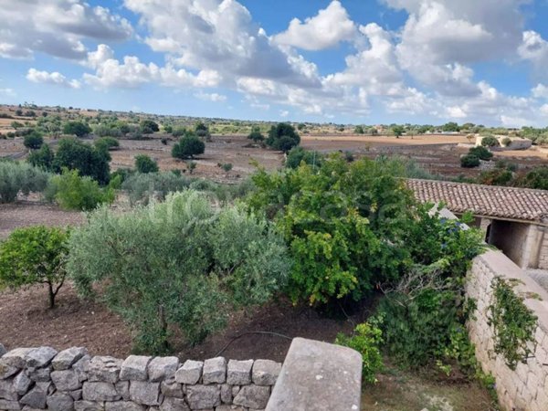 casa indipendente in vendita a Modica