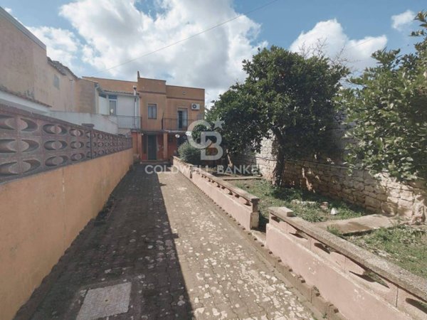 casa indipendente in vendita a Modica in zona Sacro Cuore