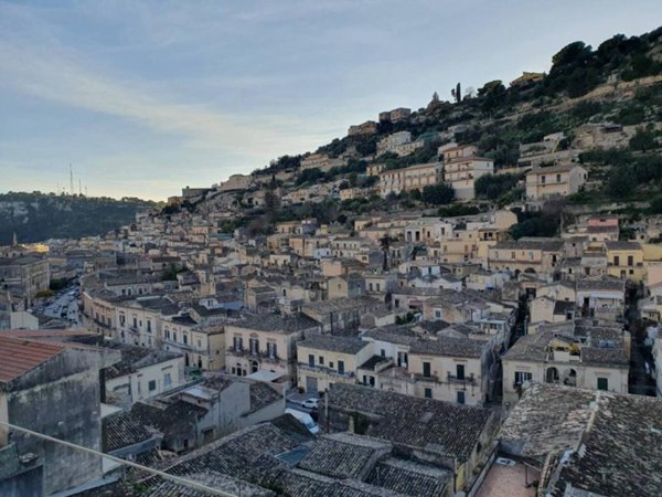 casa indipendente in vendita a Modica