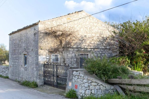casa indipendente in vendita a Modica in zona Frigintini