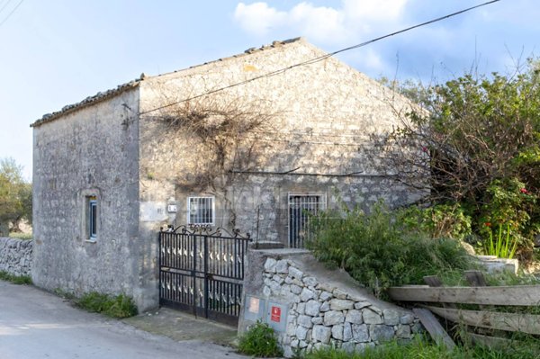 casa indipendente in vendita a Modica in zona Frigintini