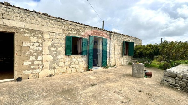casa indipendente in vendita a Modica in zona Frigintini