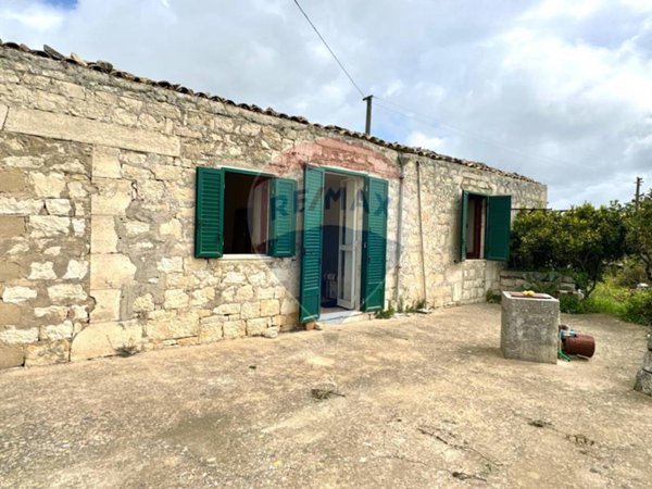 casa indipendente in vendita a Modica in zona Frigintini