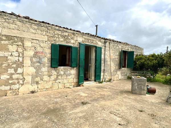 casa indipendente in vendita a Modica in zona Frigintini