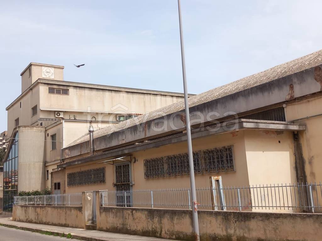 capannone in vendita a Modica in zona Modica Bassa