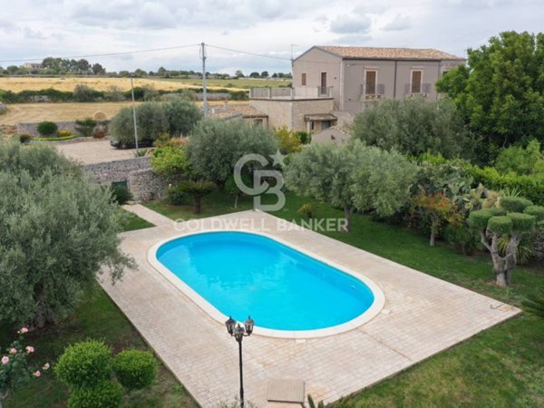 casa indipendente in vendita a Modica