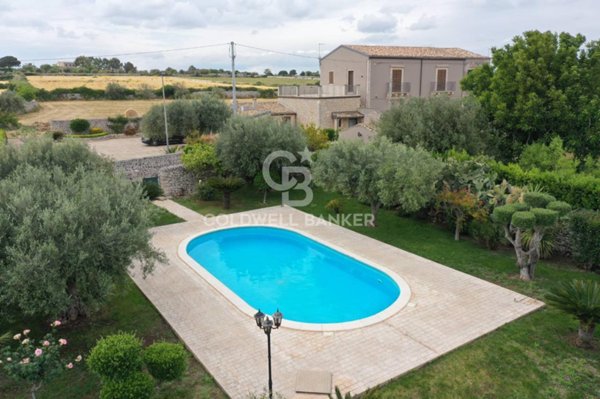 casa indipendente in vendita a Modica