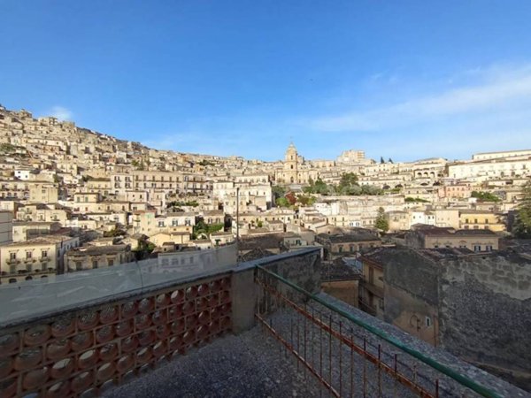 casa indipendente in vendita a Modica