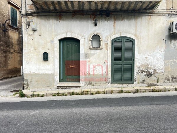 casa indipendente in vendita a Modica