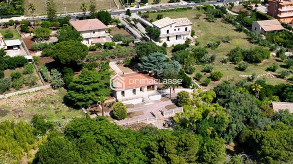 casa indipendente in vendita a Modica