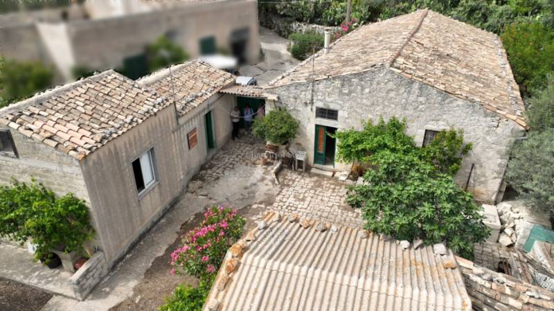 casa indipendente in vendita a Modica in zona Frigintini