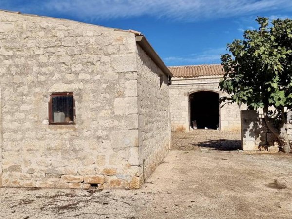 casa indipendente in vendita a Modica