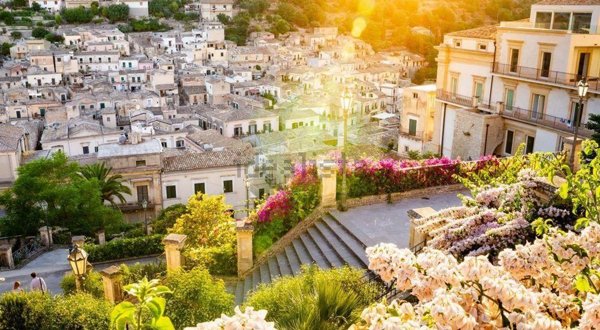 pentavano in vendita a Modica in zona Modica Bassa