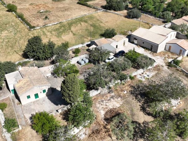 casa indipendente in vendita a Modica in zona Frigintini