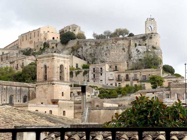 casa indipendente in vendita a Modica in zona Modica Bassa