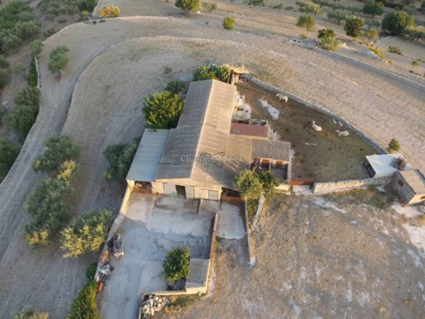 casa indipendente in vendita a Modica