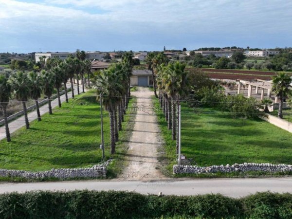 casa indipendente in vendita a Modica