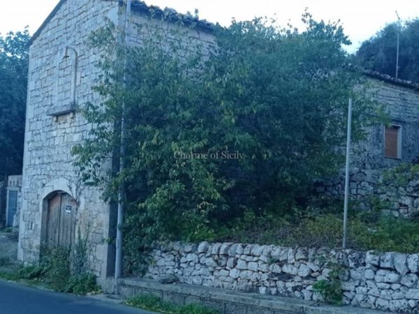 casa indipendente in vendita a Modica
