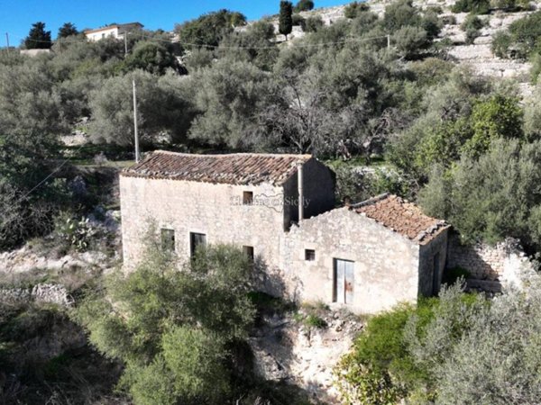 casa indipendente in vendita a Modica