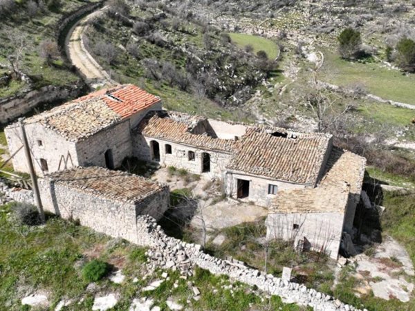 casa indipendente in vendita a Modica in zona Modica Alta