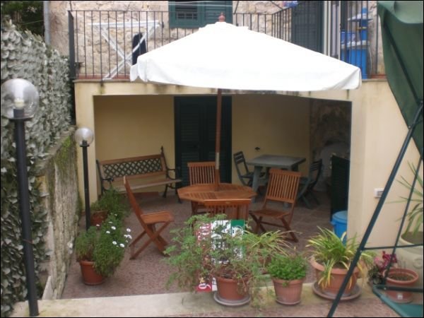 casa indipendente in vendita a Modica in zona Modica Alta