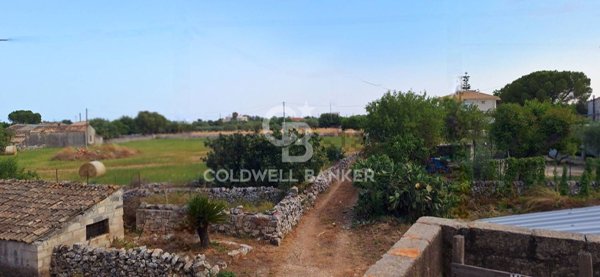 casa indipendente in vendita a Modica