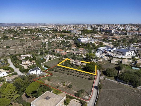 casa indipendente in vendita a Modica
