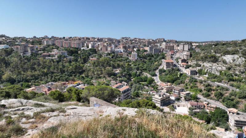 casa indipendente in vendita a Modica