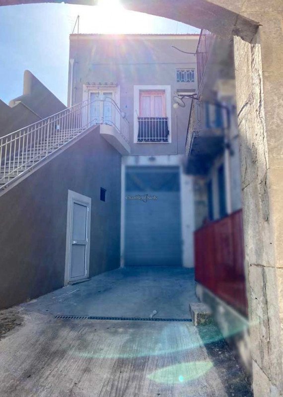 casa indipendente in vendita a Modica in zona Modica Alta