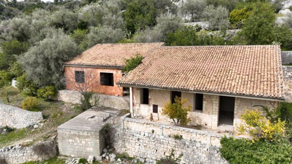 casa indipendente in vendita a Modica