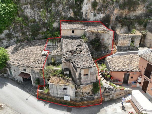 casa indipendente in vendita a Modica in zona Modica Bassa