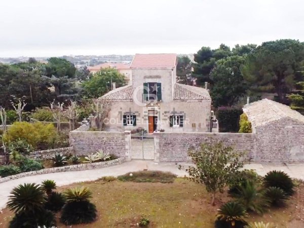 casa indipendente in vendita a Modica in zona Sacro Cuore
