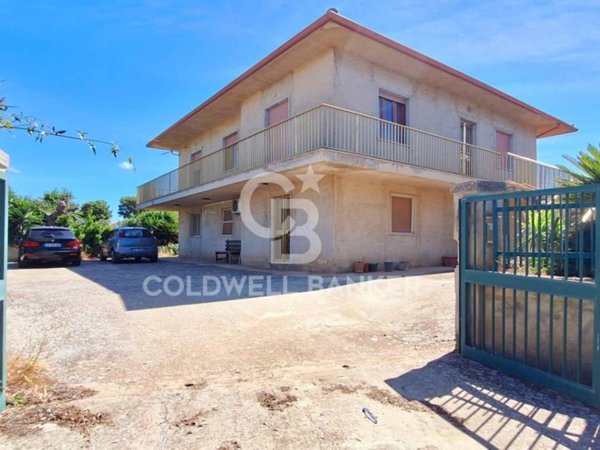 casa indipendente in vendita a Modica