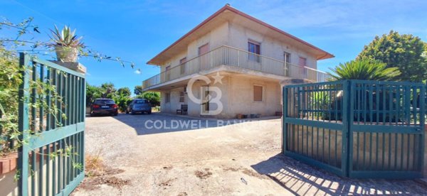 casa indipendente in vendita a Modica