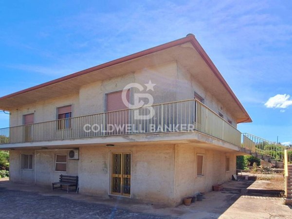 casa indipendente in vendita a Modica