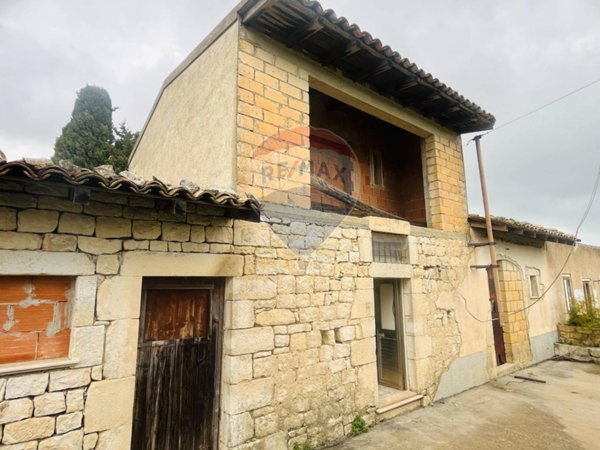 casa indipendente in vendita a Modica in zona Frigintini