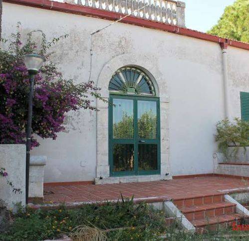 casa indipendente in vendita a Modica