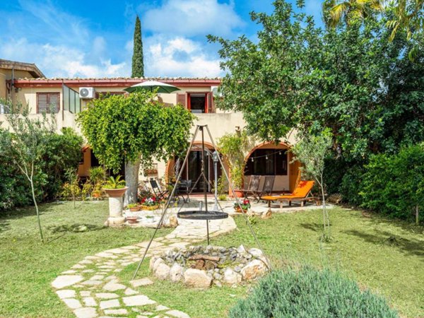 casa indipendente in vendita a Modica in zona Maganuco
