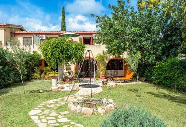 casa indipendente in vendita a Modica in zona Maganuco