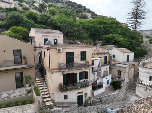 casa indipendente in vendita a Modica in zona Modica Bassa
