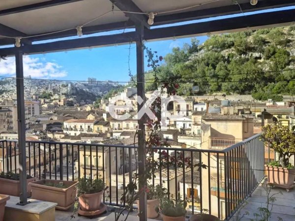 casa indipendente in vendita a Modica