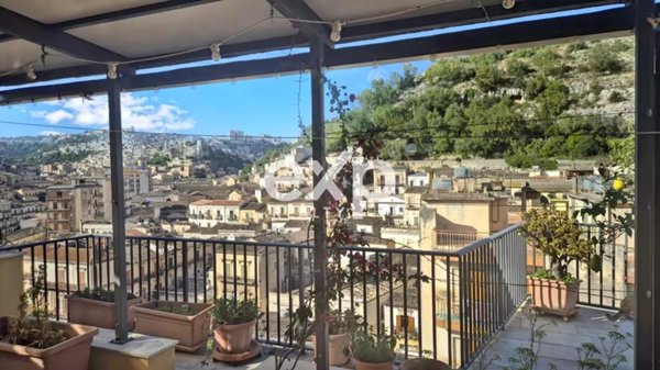 casa indipendente in vendita a Modica