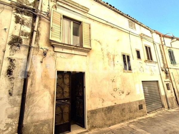 casa indipendente in vendita a Modica