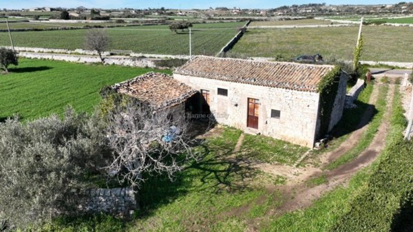 casa indipendente in vendita a Modica