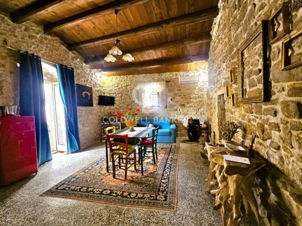 casa indipendente in vendita a Modica