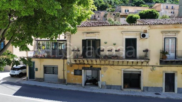 casa indipendente in vendita a Modica in zona Modica Bassa
