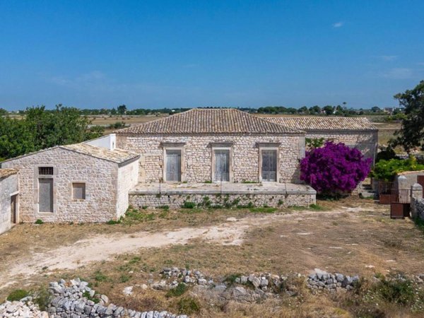 casa indipendente in vendita a Modica