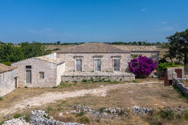 casa indipendente in vendita a Modica