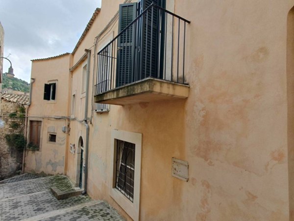 casa indipendente in vendita a Modica